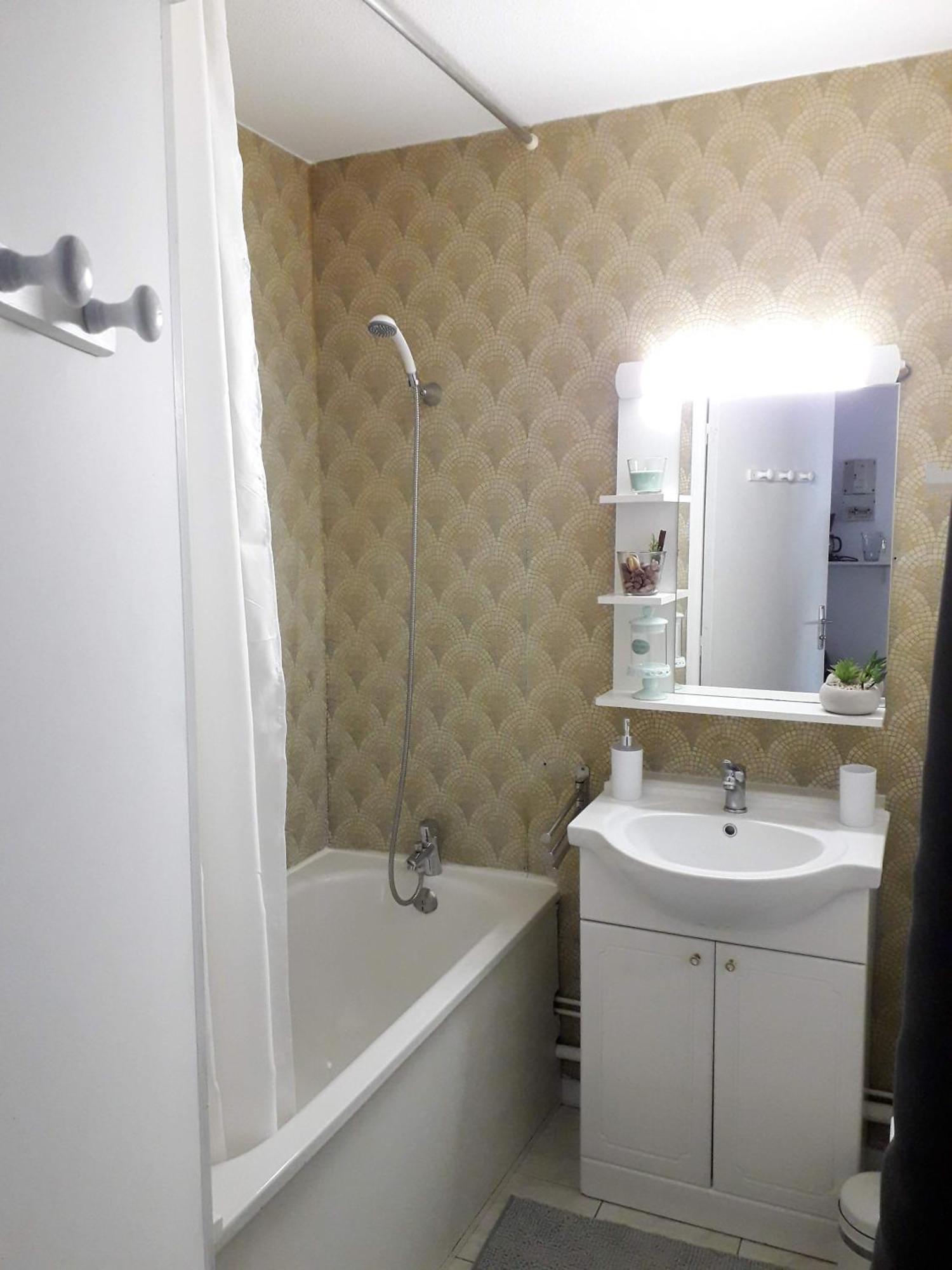 Apartment Le Venizio - Classe 2 Etoiles - T2 Climatise, Avec Terrasse, Parking, Pret De Velos, 10 Minutes A Pied Gare Et Centre Ville Sete
